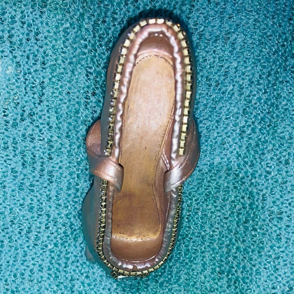 NINI Ballerina Shoe Figurine - Picture 5 of 10